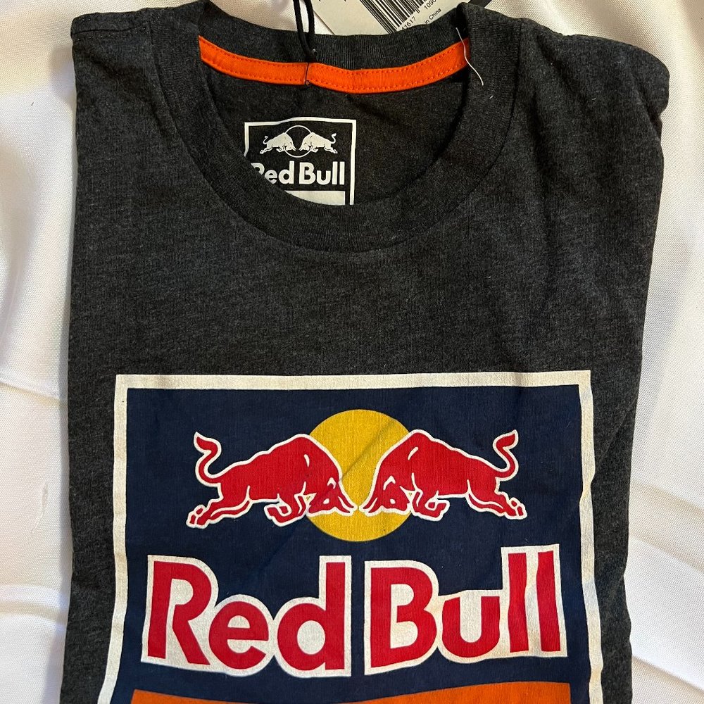 Red Bull Men's T-shirt Size Small